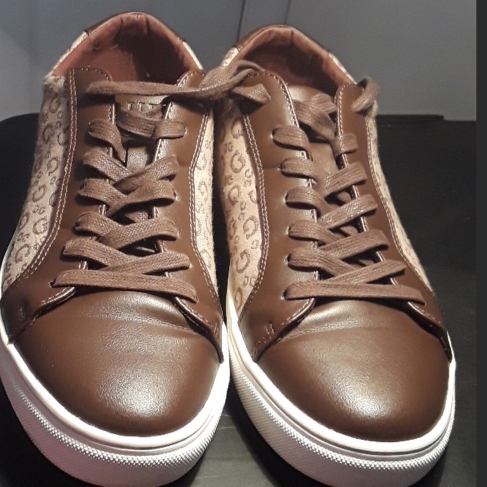 GUESS Sneakers